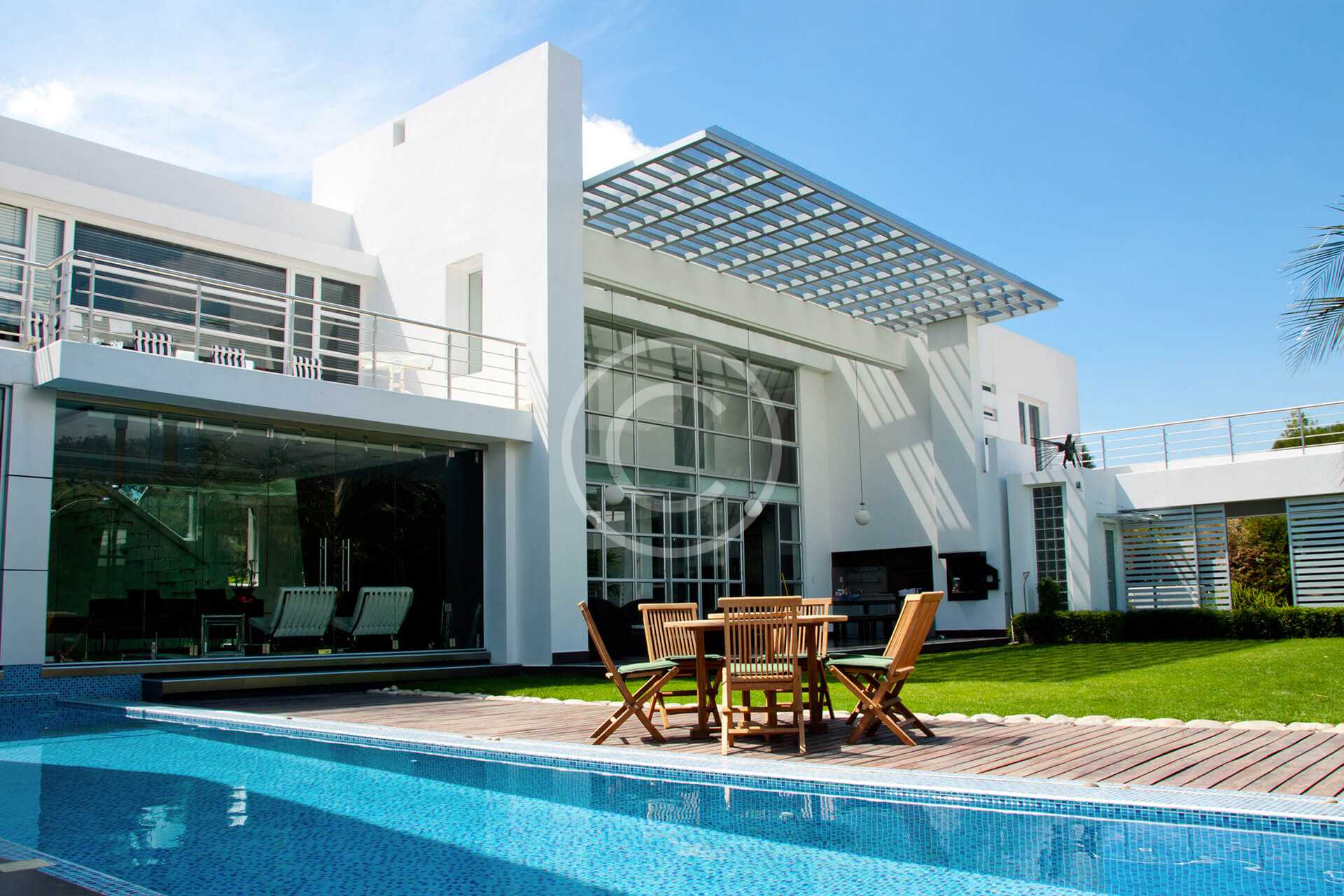 Private swimming pool construction methods